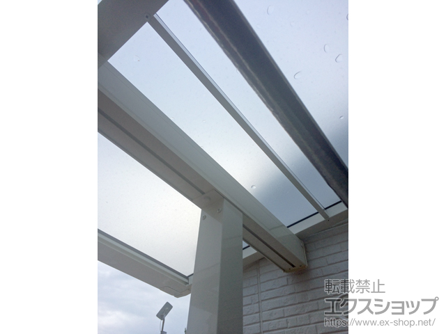 東京都北区ののバルコニー・ベランダ屋根 ＜3F＞スピーネ F型 屋根タイプ 単体 積雪〜20cm対応 施工例