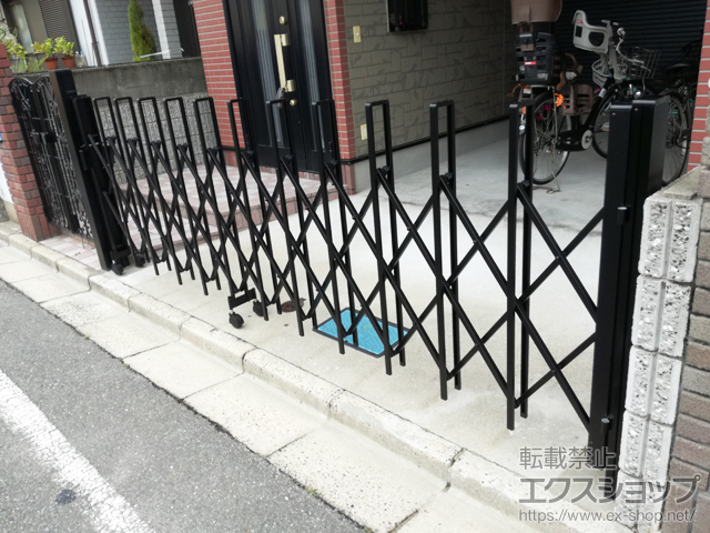 兵庫県尼崎市ののカーゲート トリップゲート RA型 ノンレール 片開き 35S　※施錠機能無し 施工例