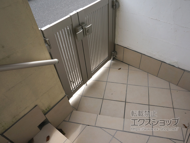 東京都八王子市のの門扉 シンプレオ門扉2型 縦格子 両開き親子 門柱使用 施工例