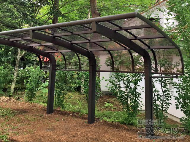 長野県北佐久郡軽井沢町のLIXIL リクシル（トステム）のカーポート テールポートシグマIII 1500 積雪〜50cm対応 施工例