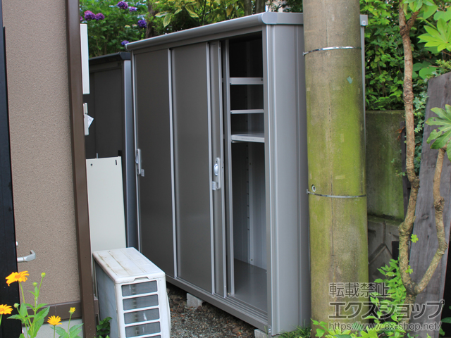 静岡県裾野市のの物置・屋外倉庫 エスモ 一般型 2100×750×1959 ESE-2107A-SS 施工例