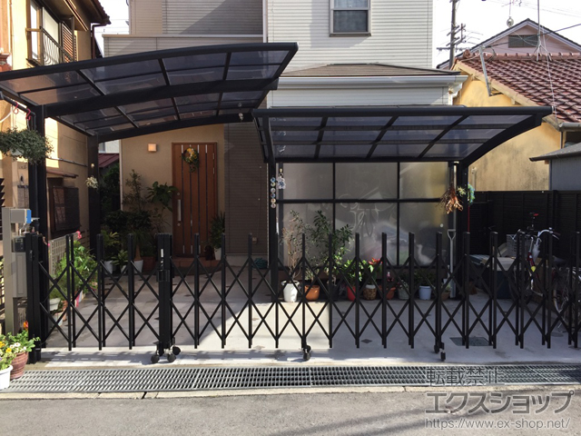 大阪府四條畷市ののカーゲート トリップゲート RB型 ノンレール 両開き親子 施工例