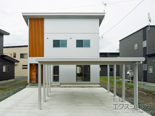 秋田県横手市のLIXIL リクシル（トステム）のカーポート テリオスポートIII 6000 2台用 角柱8本仕様 積雪〜200cm対応 施工例