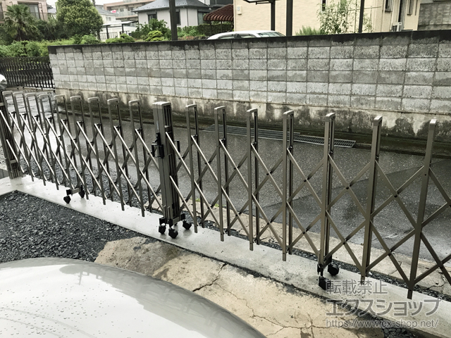 千葉県船橋市ののカーゲート トリップゲート RB型 ノンレール 両開き 60W（30S+30M） 施工例