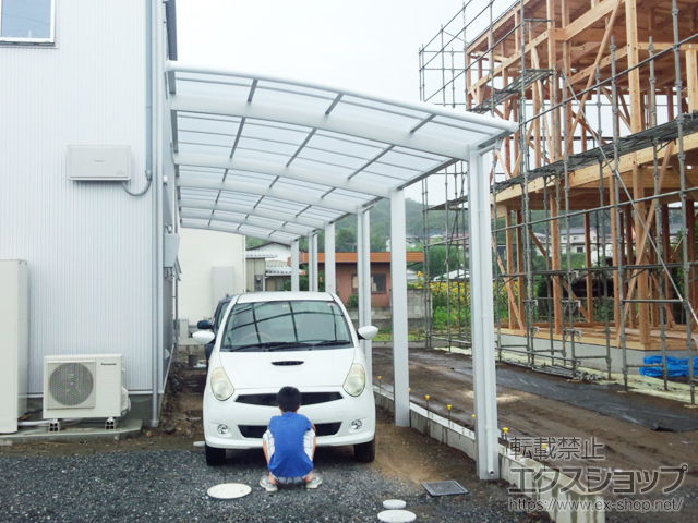 群馬県太田市ののカーポート ネスカR (ラウンドスタイル) 縦連棟 積雪〜20cm対応 施工例