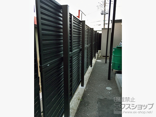 神奈川県秦野市ののフェンス・柵 ミエーネフェンス 目隠しルーバータイプ 2段支柱 施工例