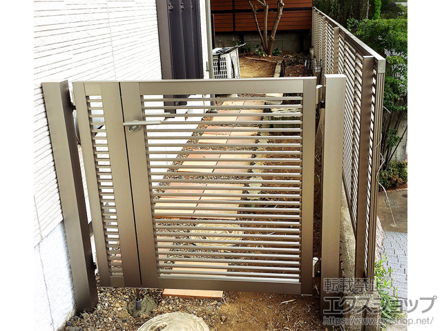 千葉県木更津市のの門扉 【Ｃ】プレスタ門扉 1型 細横桟 片開き 柱使用 施工例