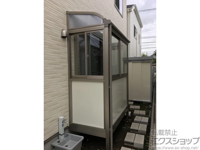 東京都小金井市のLIXIL(リクシル)の サニージュ Ｒ型 床納まり(ランマ無) ガラス組込完成品(透明5mm) 積雪～20cm対応 施工例