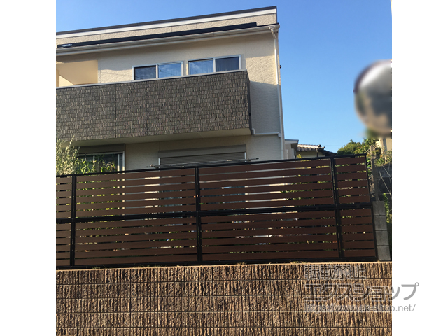 福岡県福岡市ののフェンス・柵 モクアルフェンス 横板タイプ 2段支柱 施工例