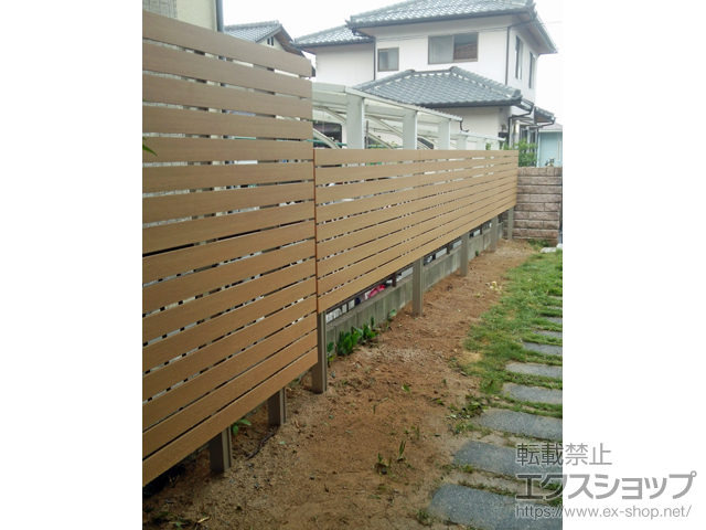 広島県廿日市市ののフェンス・柵 ルシアスフェンスH02型 横板格子 2段支柱　複合カラー 施工例