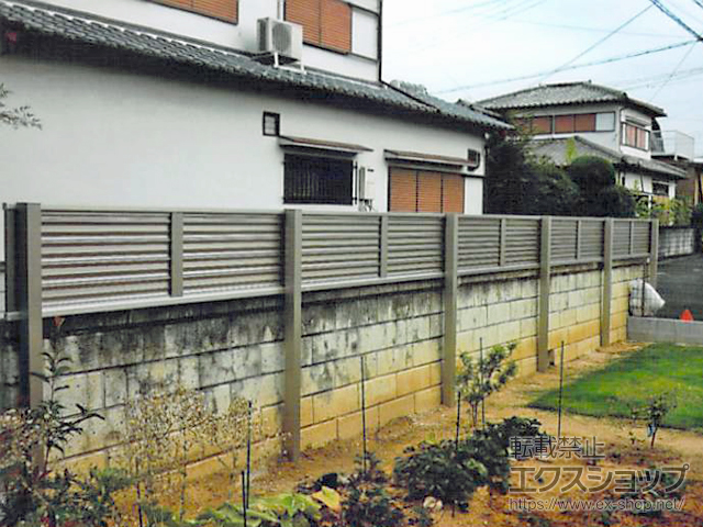 奈良県奈良市ののフェンス・柵 ミエーネフェンス 目隠しルーバータイプ 2段支柱 自立建て用（パネル1段） 施工例