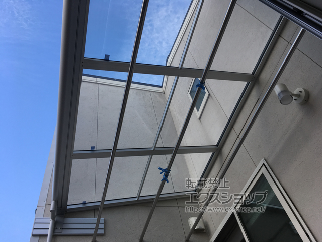 兵庫県姫路市のLIXIL リクシル（トステム）のバルコニー・ベランダ屋根 パワーアルファ F型 屋根タイプ 単体 積雪〜30cm対応 ※両袖納まり 施工例