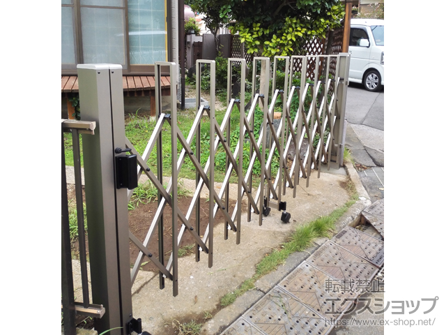 埼玉県上尾市ののカーゲート トリップゲート RA型 ノンレール 片開き 30S　 施工例