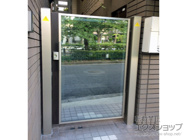 兵庫県神戸市のの門扉 ルシアス門扉AP01型 ガラスパネル 片開き  複合カラー 門柱使用 施工例