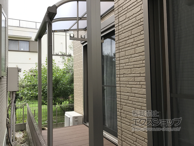 東京都葛飾区ののバルコニー・ベランダ屋根 プレシオステラス R型 屋根タイプ 単体 積雪〜20cm対応 施工例