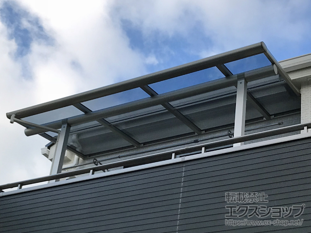 大阪府泉佐野市ののバルコニー・ベランダ屋根 ヴェクターテラス F型 屋根タイプ 単体 積雪〜20cm対応 ※片入隅納まり 施工例