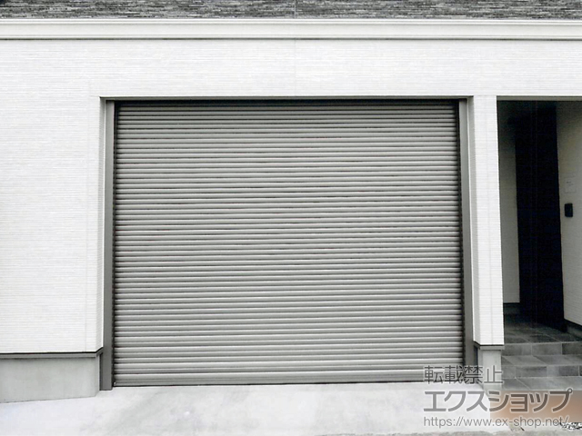 愛知県岡崎市のLIXIL リクシル（トステム）のガレージシャッター ガレージシャッタークワトロ 電動式 内部付タイプ 施工例