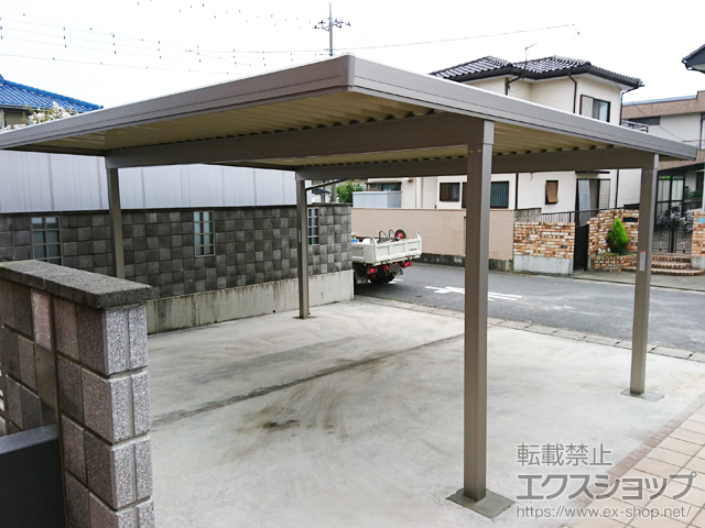 群馬県伊勢崎市のLIXIL リクシル（トステム）のカーポート テリオスポートIII 1500 2台用 角柱4本仕様 積雪〜50cm対応 施工例