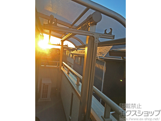 東京都羽村市ののバルコニー・ベランダ屋根 プレシオステラス R型 屋根タイプ 単体 積雪〜20cm対応 施工例