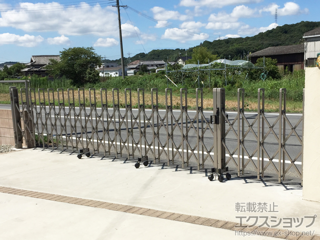 兵庫県小野市ののカーゲート トリップゲート RB型 ノンレール 両開き親子 62WO 施工例