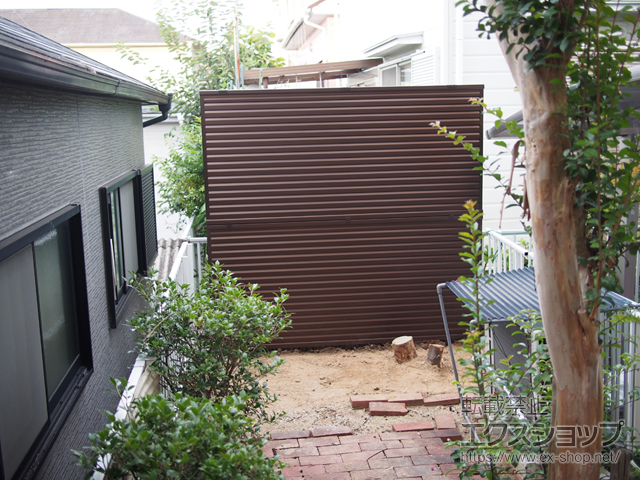 奈良県北葛城郡上牧町ののフェンス・柵 ミエーネフェンス 目隠しルーバータイプ 2段支柱 自立建て用（パネル2段） 施工例