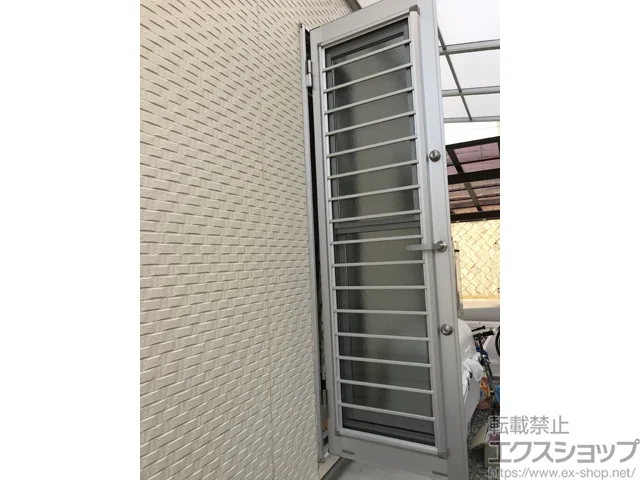 兵庫県神戸市のLIXIL リクシル（トステム）の玄関ドア デュオPG 採風勝手口ドア B型（左吊元） 施工例