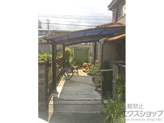 奈良県磯城郡川西町ののカーポート プレシオスポート 積雪〜20cm対応＋収納式物干しセット2型 2本入×1セット 施工例