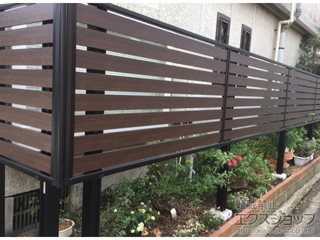 神奈川県藤沢市ののフェンス・柵 モクアルフェンス 横板タイプ 2段支柱 自立建て用 施工例