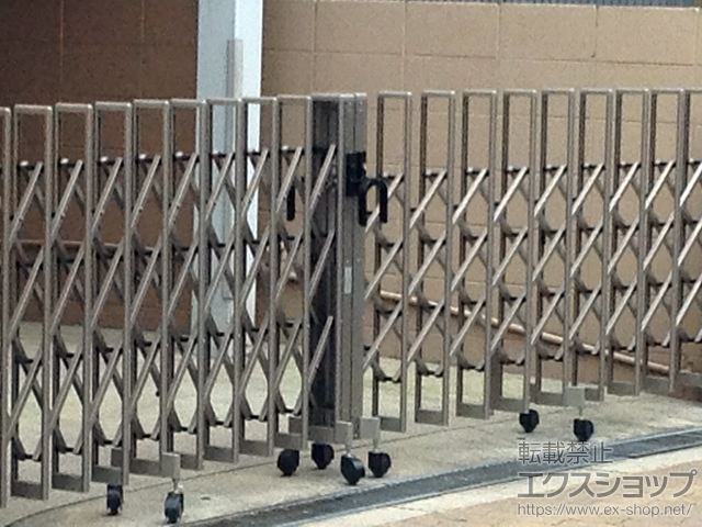 大阪府大阪市ののカーゲート セレビューMB型 キャスター式 両開き 46WA 施工例