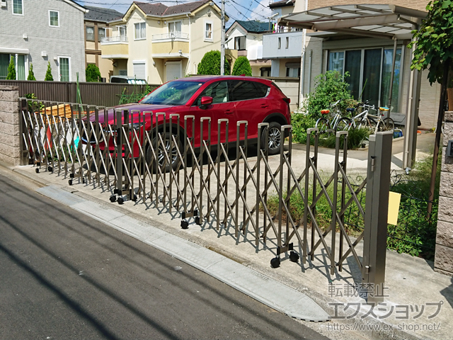 東京都狛江市ののカーゲート トリップゲート RB型 ノンレール 両開き 76W（38S+38M） 施工例