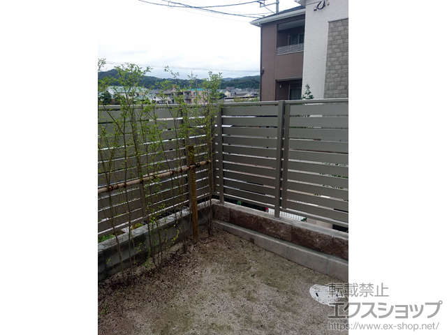 福岡県太宰府市ののフェンス・柵 ルシアスフェンスF04型 横半目隠し 自由柱 施工例