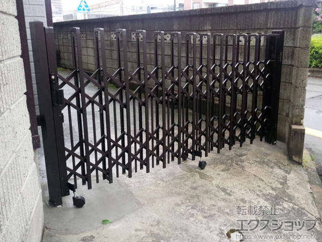 秋田県秋田市ののカーゲート トリップゲート ペットガード型 ノンレール 片開き 26S 施工例