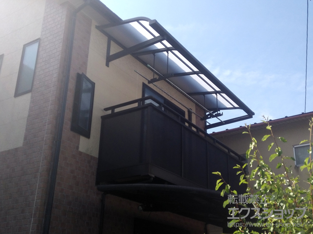 滋賀県大津市ののバルコニー・ベランダ屋根 スピーネ R型 ルーフタイプ 単体 積雪〜20cm対応＋吊り下げ物干しAセット 標準 2本入 施工例
