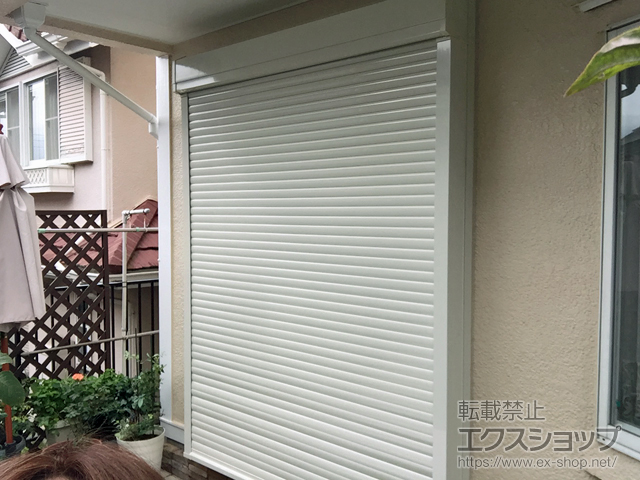 神奈川県横浜市のLIXIL リクシル（トステム）の窓シャッター 【特注】リフォームシャッター クワトロ 電動式 施工例