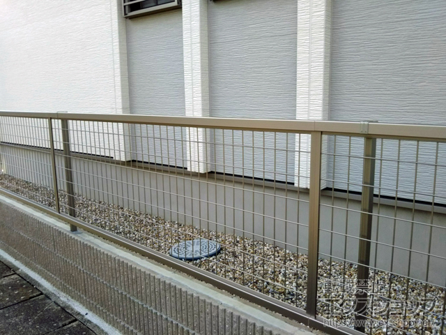 愛知県丹羽郡大口町のLIXIL リクシル(TOEX)フェンス・柵施工例(アルメッシュフェンス1型 フリーポールタイプ:43348948-1)