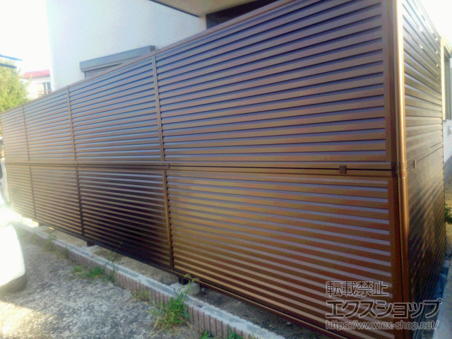 愛知県名古屋市ののフェンス・柵 ミエーネフェンス 目隠しルーバータイプ 2段支柱 自立建て用（パネル2段） 施工例