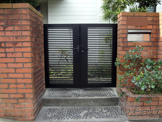 神奈川県横浜市のの門扉 ライシス門扉 1型 細横桟 両開き 柱使用 施工例