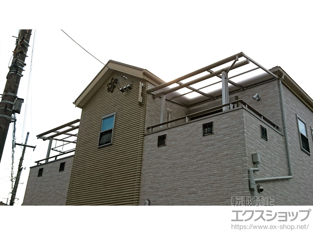 大阪府枚方市ののバルコニー・ベランダ屋根 ヴェクターテラス F型 屋根タイプ 単体 積雪〜20cm対応＋ヴェクターテラス 吊り下げ式物干し 標準 2本入り 施工例