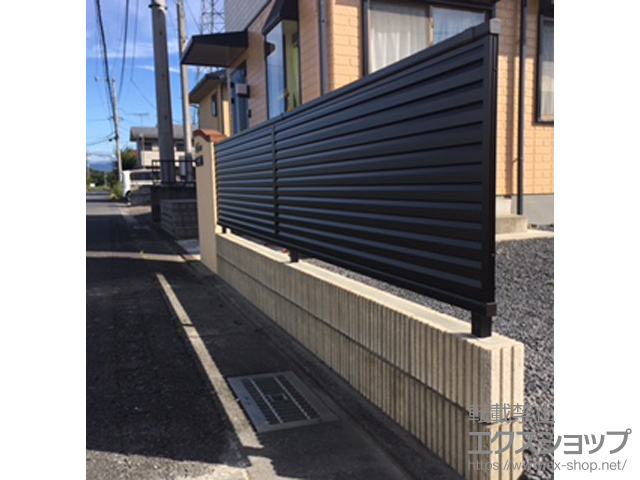 栃木県足利市ののフェンス・柵 ミエーネフェンス 目隠しルーバータイプ 自由柱施工 施工例