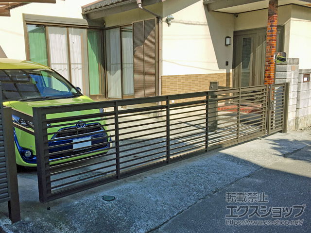 山梨県甲府市ののカーゲート ワイドオーバードアS1型 手動式 施工例