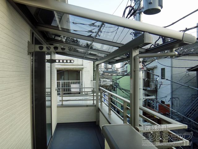 東京都墨田区のLIXIL リクシル（トステム）のバルコニー・ベランダ屋根 パワーアルファ F型 屋根タイプ 単体 積雪〜30cm対応 施工例