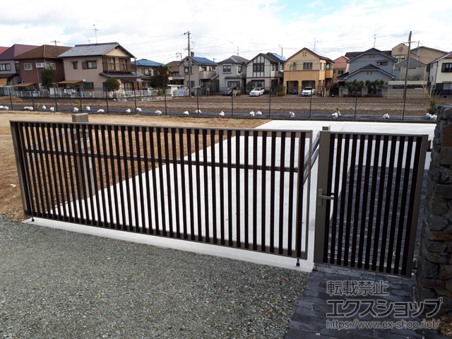 兵庫県西宮市ののカーゲート ワイドオーバードアS4型 マテリアルカラー 電動式 施工例