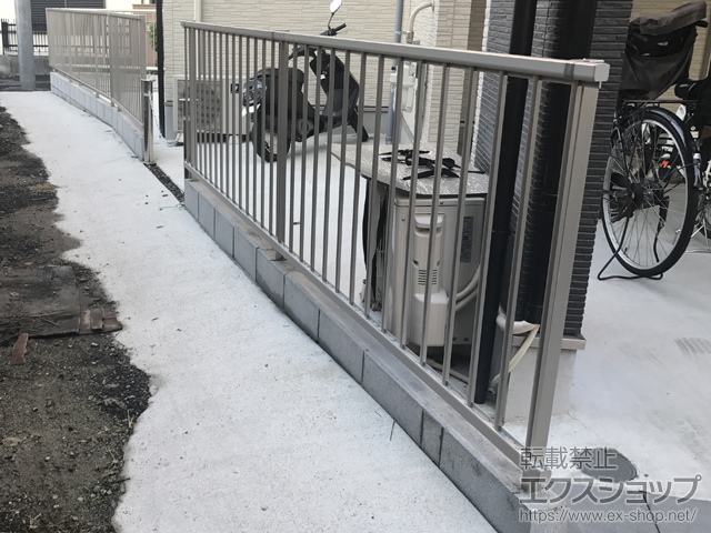 大阪府東大阪市ののカーゲート スペースガード（車止め）F76型 固定式 ステンレス製 施工例