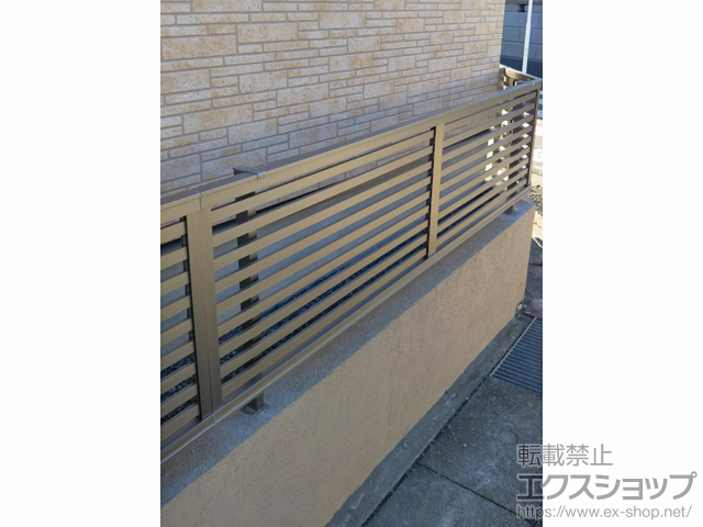 埼玉県越谷市ののフェンス・柵 プレスタフェンス 3型 太横桟 フリーポールタイプ 施工例