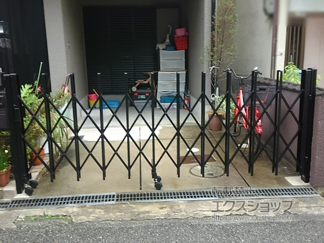 大阪府豊中市ののカーゲート トリップゲート RA型 ノンレール 片開き 33S*錠機能無し 施工例