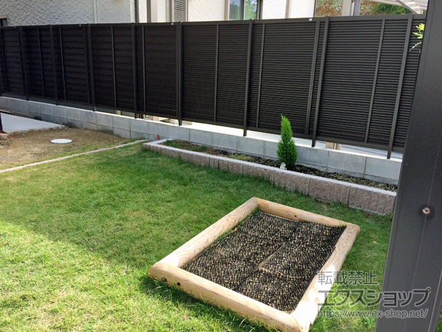 奈良県北葛城郡広陵町ののフェンス・柵 ライシスフェンス 13型 横ルーバー フリーポールタイプ 施工例