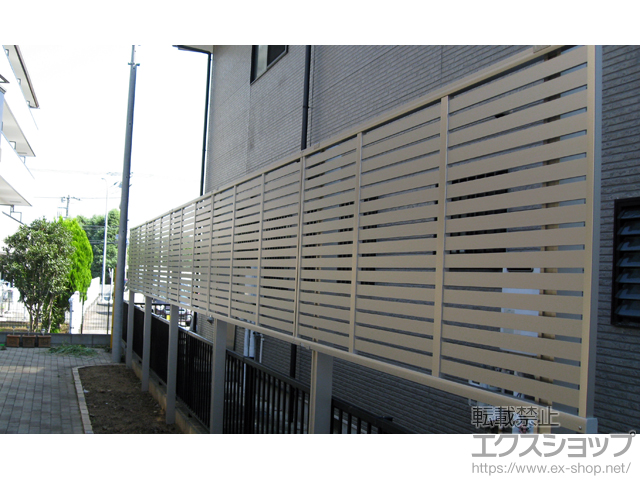 千葉県千葉市ののフェンス・柵 シンプレオフェンス3型 横太格子 2段支柱 自立建て用（パネル1段） 施工例