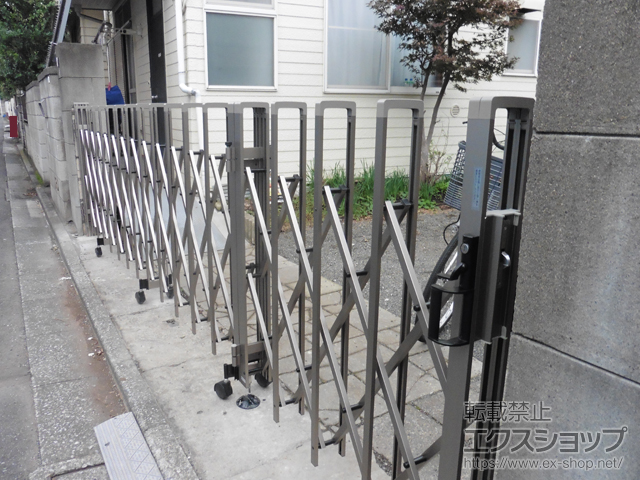 東京都練馬区ののカーゲート トリップゲート RB型 ノンレール 片開き親子 51DO(13S＋38T) 施工例