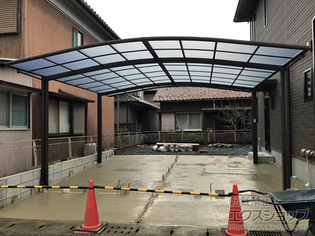 岐阜県大垣市ののカーポート ネスカR (ラウンドスタイル) ワイド 積雪〜20cm対応 施工例