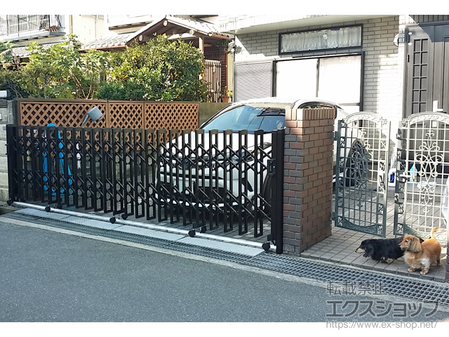 兵庫県伊丹市ののカーゲート エクモアHA 両開閉可能タイプ 片開き 47S 後付けガイドレールタイプ 施工例